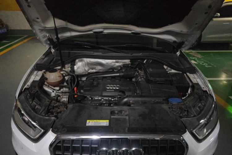 Used Audi Q3 2015 35 TFSI Comfort Model Engine Bay