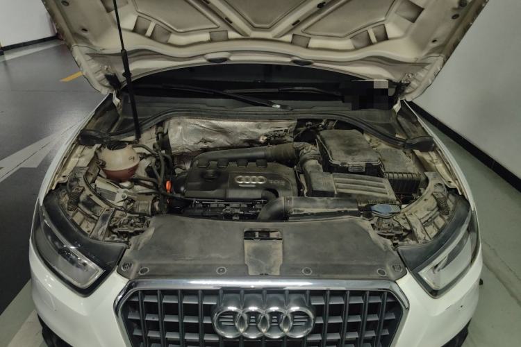 Used Audi Q3 2015 35 TFSI Comfort Model Engine Bay