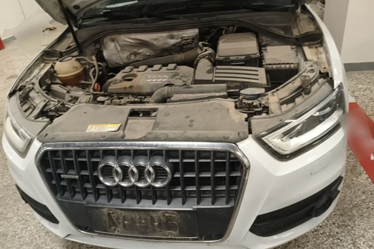 Used Audi Q3 2015 35 TFSI quattro Luxury Edition Engine Bay