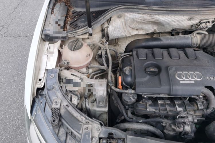 Used Audi Q3 2015 35 TFSI Comfort Model Engine Bay Right