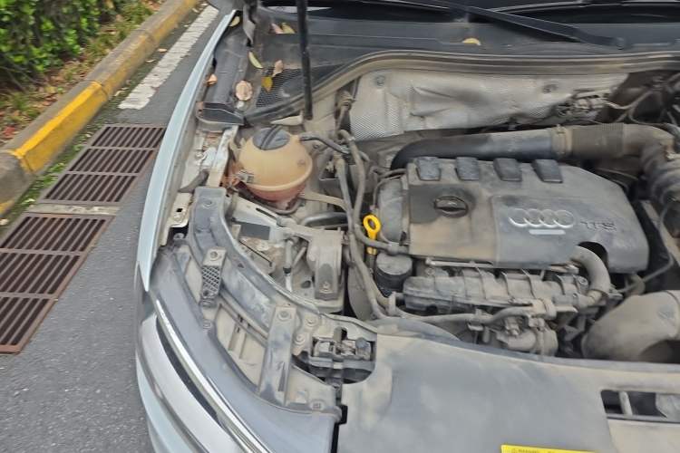 Used Audi Q3 2015 35 TFSI quattro Comfort model Engine Bay Right