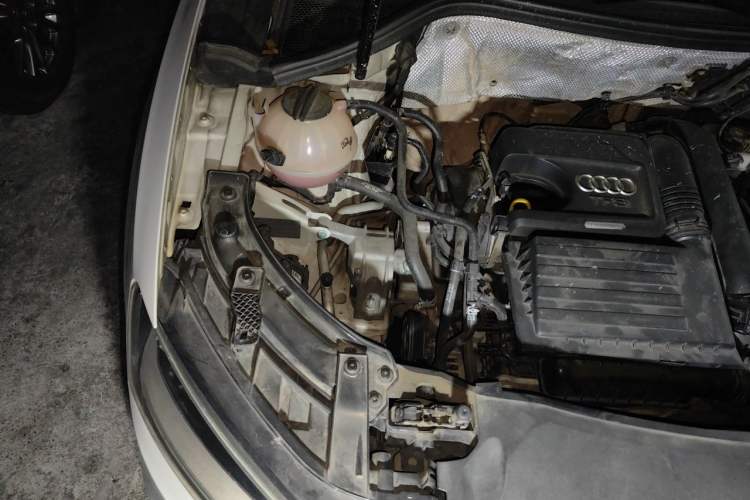 Used Audi Q3 2015 30 TFSI Comfort Model Engine Bay Right