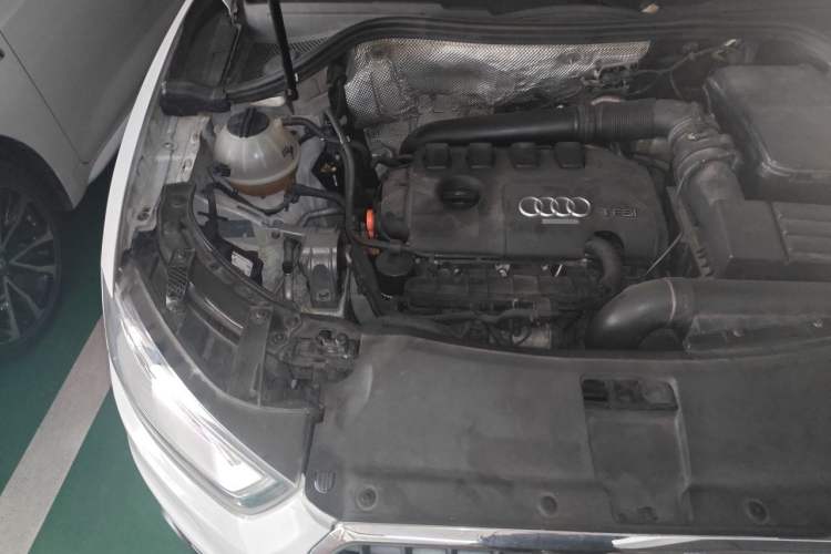 Used Audi Q3 2015 35 TFSI quattro Technology Edition Engine Bay Right