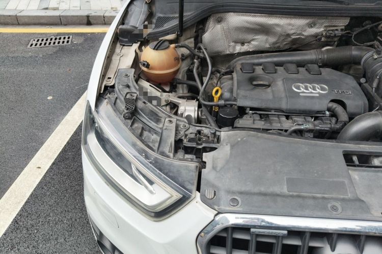 Used Audi Q3 2015 35 TFSI quattro Technology Edition Engine Bay Right