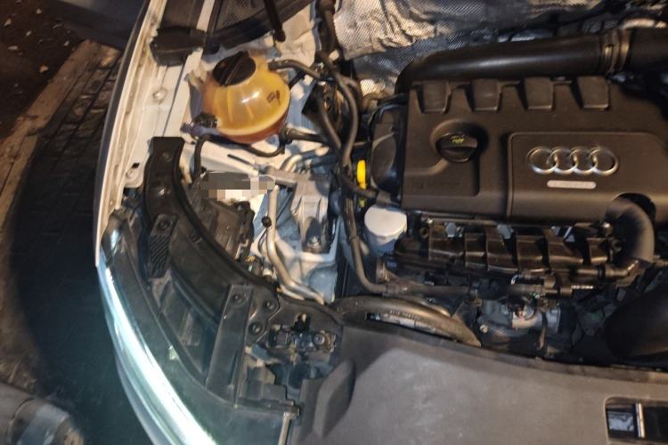 Used Audi Q3 2015 35 TFSI Comfort Model Engine Bay Right