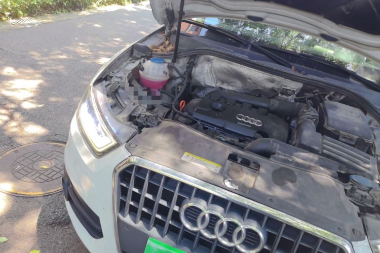 Used Audi Q3 2015 35 TFSI Comfort Model Engine Bay Right
