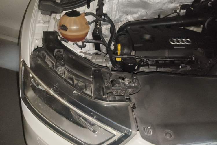 Used Audi Q3 2015 35 TFSI Comfort Model Engine Bay Right
