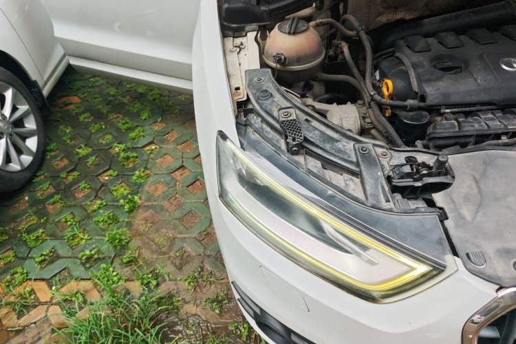 Used Audi Q3 2015 35 TFSI quattro Technology Edition Engine Bay Right