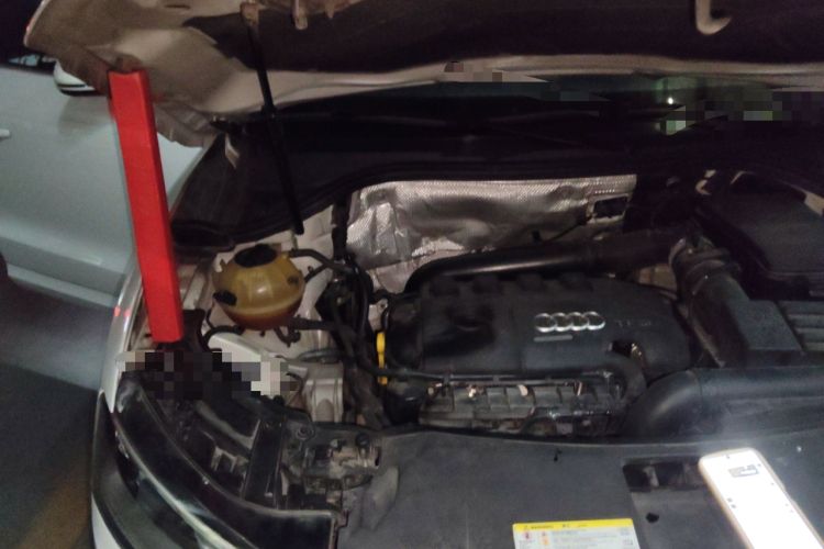 Used Audi Q3 2015 35 TFSI quattro Technology Edition Engine Bay Right