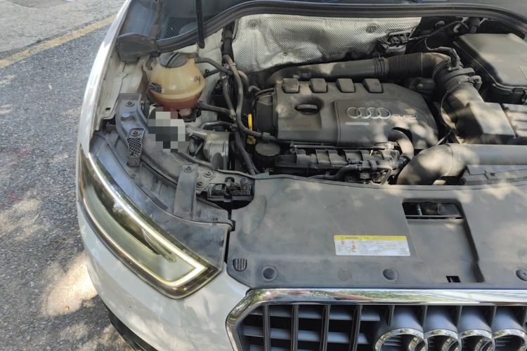 Used Audi Q3 2015 35 TFSI Comfort Model Engine Bay Right