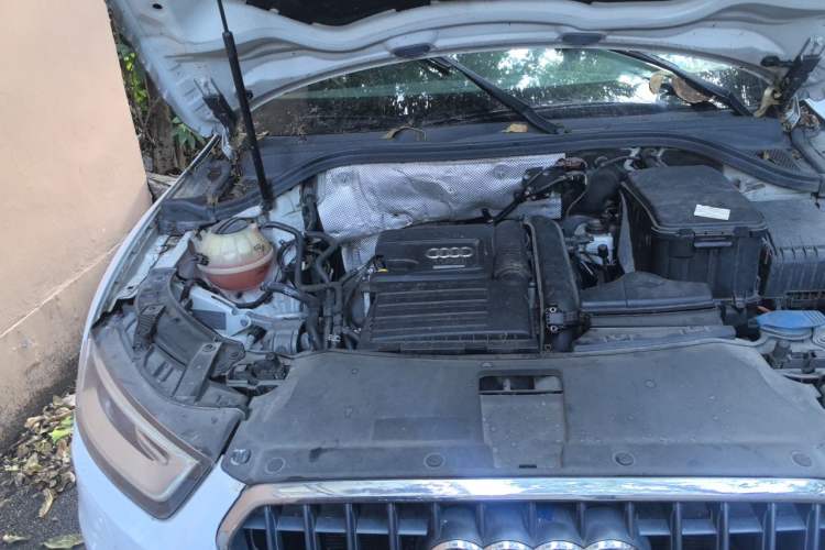 Used Audi Q3 2015 30 TFSI Comfort Model Engine Bay Right