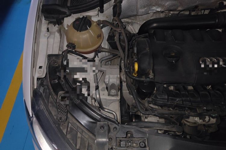 Used Audi Q3 2015 35 TFSI Comfort Model Engine Bay Right