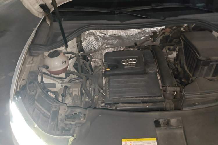 Used Audi Q3 2015 30 TFSI Comfort Model Engine Bay Right