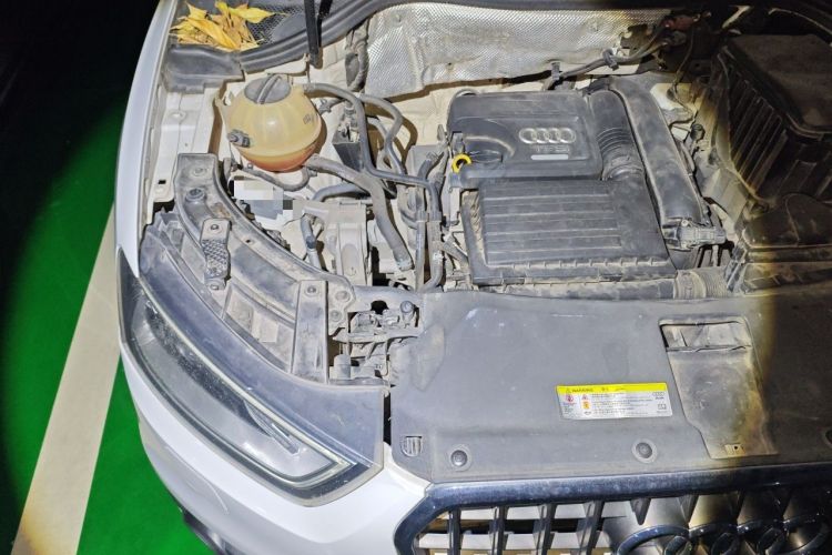 Used Audi Q3 2015 30 TFSI Comfort Model Engine Bay Right