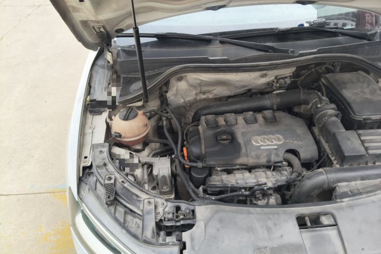 Used Audi Q3 2015 35 TFSI quattro Technology Edition Engine Bay Right