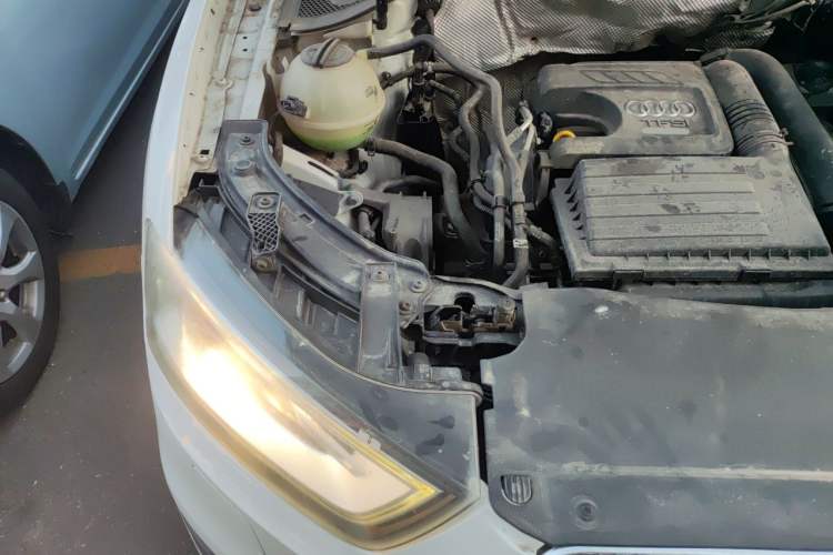 Used Audi Q3 2015 30 TFSI Comfort Model Engine Bay Right