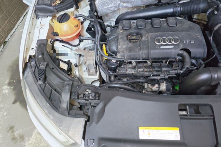 Used Audi Q3 2015 35 TFSI Comfort Model Engine Bay Right