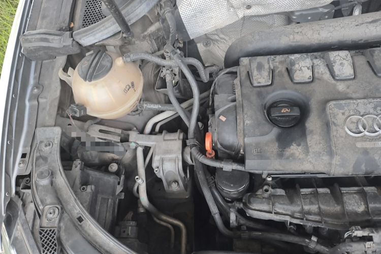 Used Audi Q3 2015 35 TFSI Comfort Model Engine Bay Right