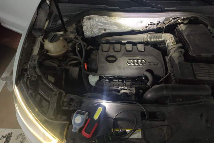 Used Audi Q3 2015 35 TFSI quattro Technology Edition Engine Bay Right