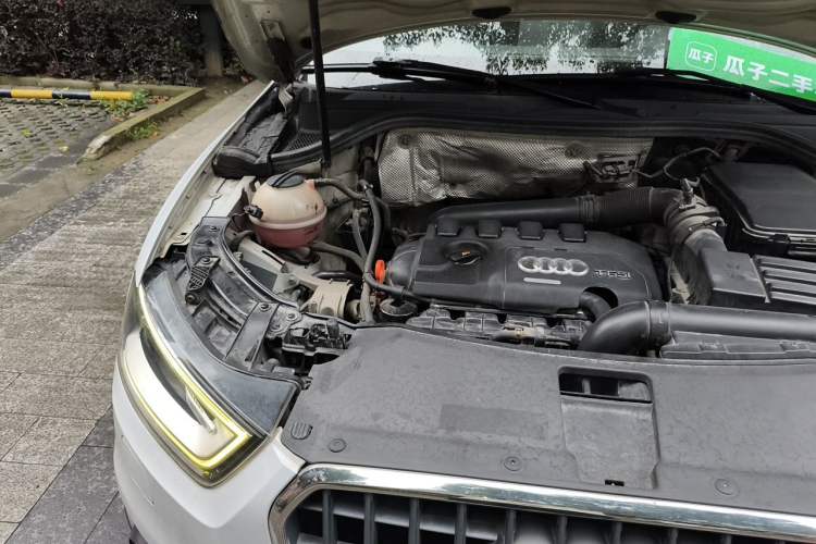 Used Audi Q3 2015 35 TFSI quattro Technology Edition Engine Bay Right