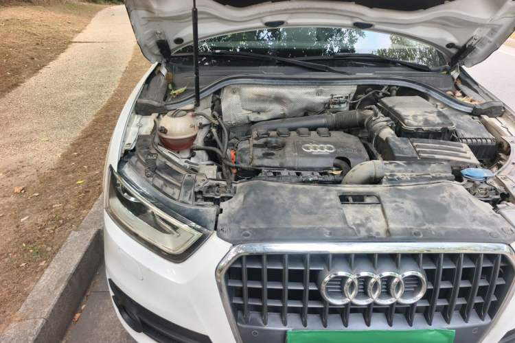 Used Audi Q3 2015 35 TFSI Comfort Model Engine Bay Right