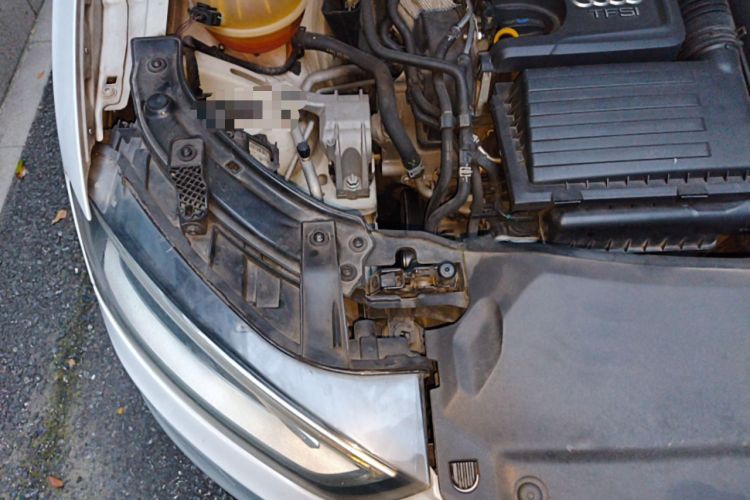 Used Audi Q3 2015 30 TFSI Comfort Model Engine Bay Right