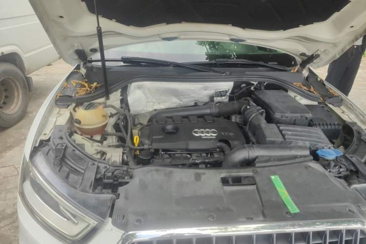 Used Audi Q3 2015 35 TFSI Comfort Model Engine Bay Right