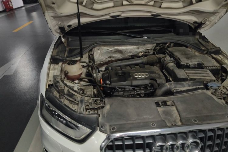 Used Audi Q3 2015 35 TFSI Comfort Model Engine Bay Right