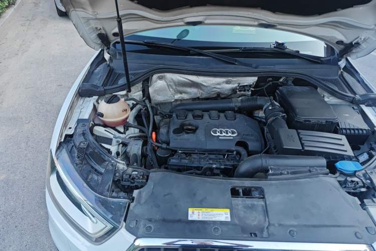 Used Audi Q3 2015 35 TFSI Comfort Model Engine Bay Right