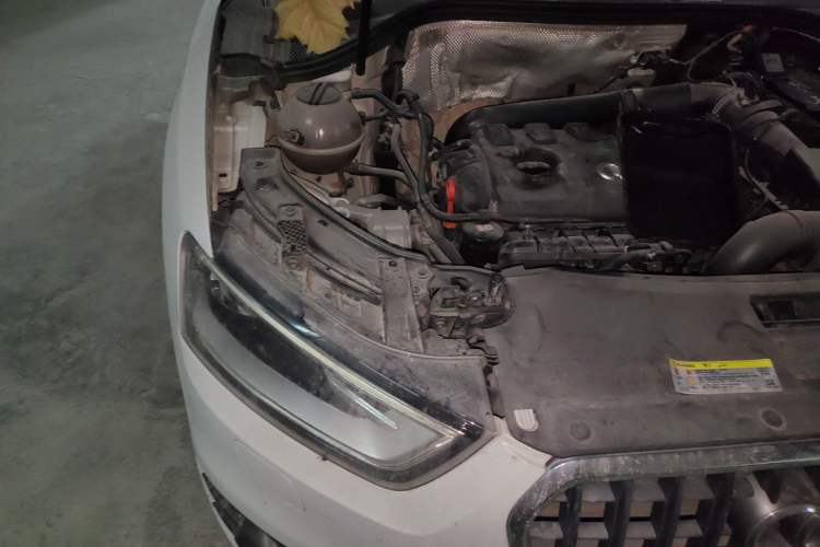 Used Audi Q3 2015 35 TFSI quattro Technology Edition Engine Bay Right