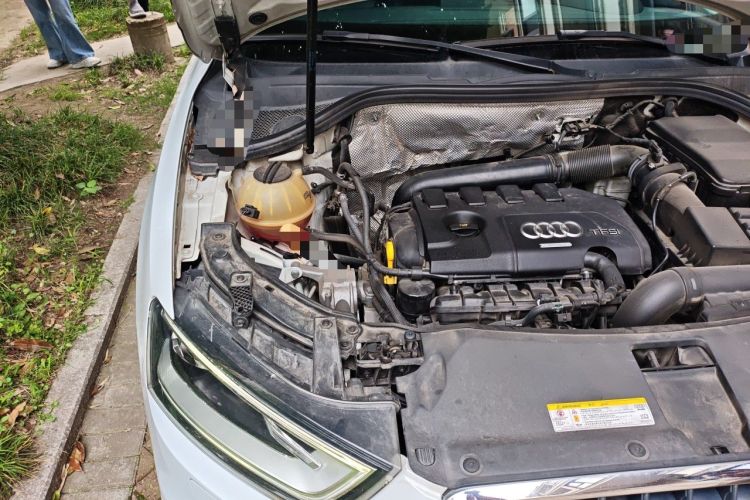 Used Audi Q3 2015 35 TFSI Comfort Model Engine Bay Right