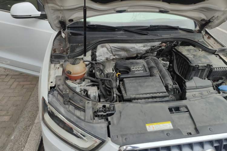 Used Audi Q3 2015 30 TFSI Comfort Model Engine Bay Right