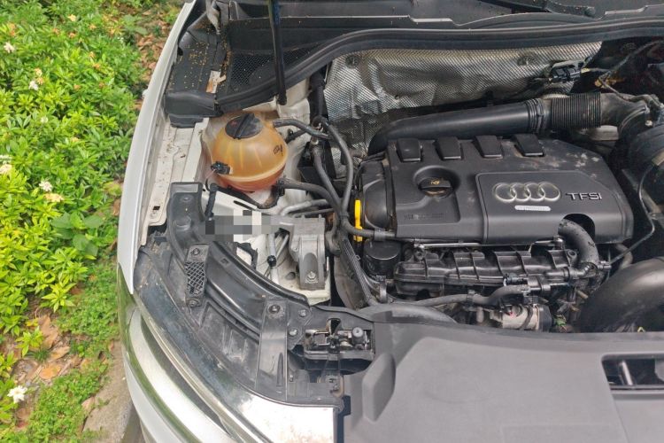 Used Audi Q3 2015 35 TFSI Comfort Model Engine Bay Right