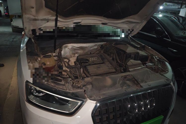 Used Audi Q3 2015 30 TFSI Comfort Model Engine Bay Right