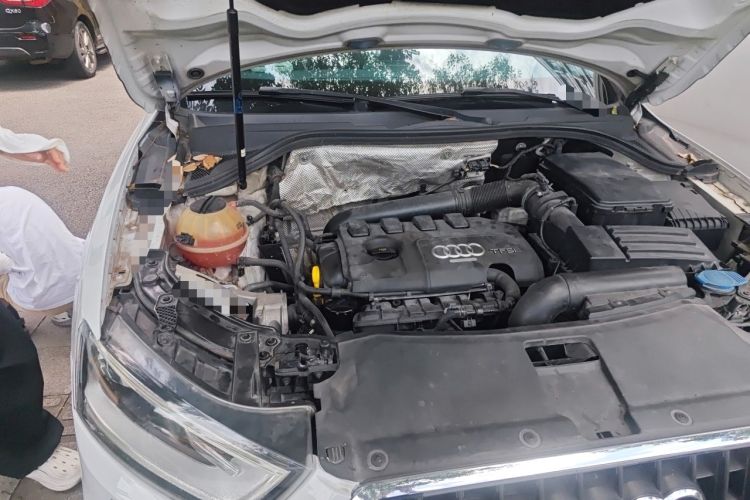 Used Audi Q3 2015 35 TFSI quattro Technology Edition Engine Bay Right