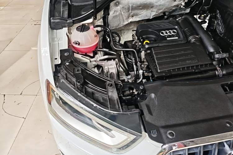 Used Audi Q3 2015 30 TFSI Comfort Model Engine Bay Right