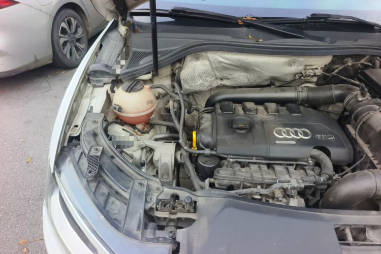 Used Audi Q3 2015 35 TFSI Comfort Model Engine Bay Right
