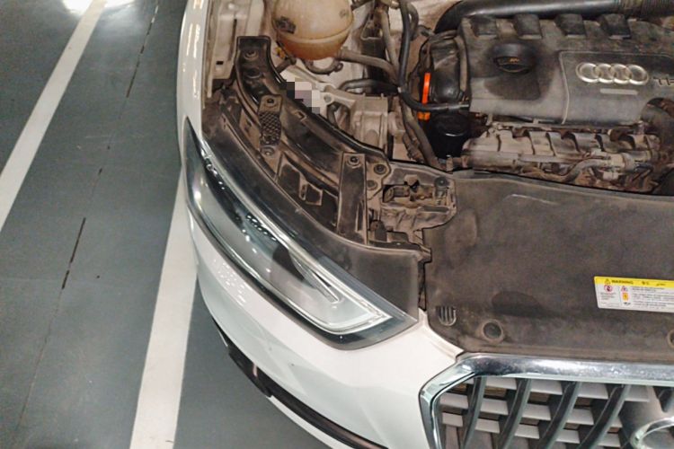 Used Audi Q3 2015 35 TFSI Comfort Model Engine Bay Right