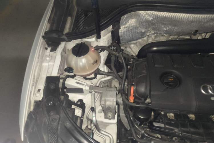 Used Audi Q3 2015 35 TFSI quattro Technology Edition Engine Bay Right