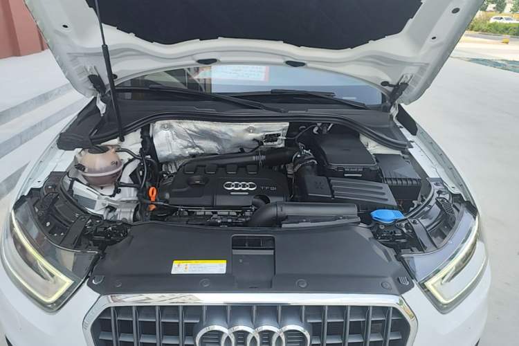 Used Audi Q3 2015 35 TFSI Comfort Model Engine Bay