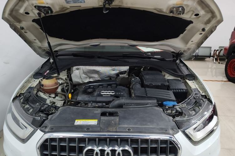Used Audi Q3 2015 35 TFSI Comfort Model Engine Bay