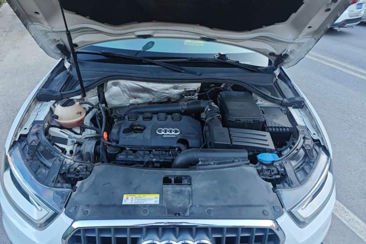 Used Audi Q3 2015 35 TFSI Comfort Model Engine Bay