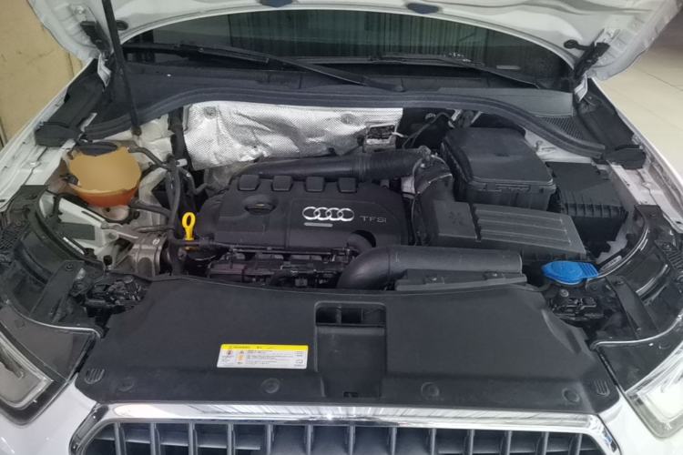 Used Audi Q3 2015 35 TFSI Comfort Model Engine Bay