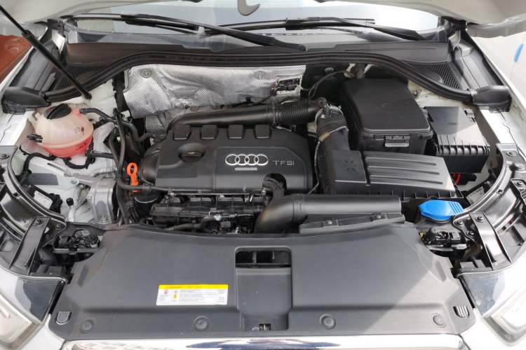 Used Audi Q3 2015 35 TFSI Comfort Model Engine Bay