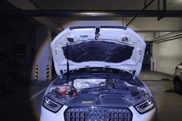 Used Audi Q3 2015 35 TFSI Comfort Model Engine Bay