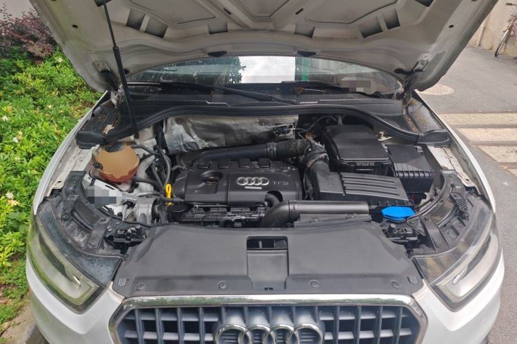 Used Audi Q3 2015 35 TFSI Comfort Model Engine Bay