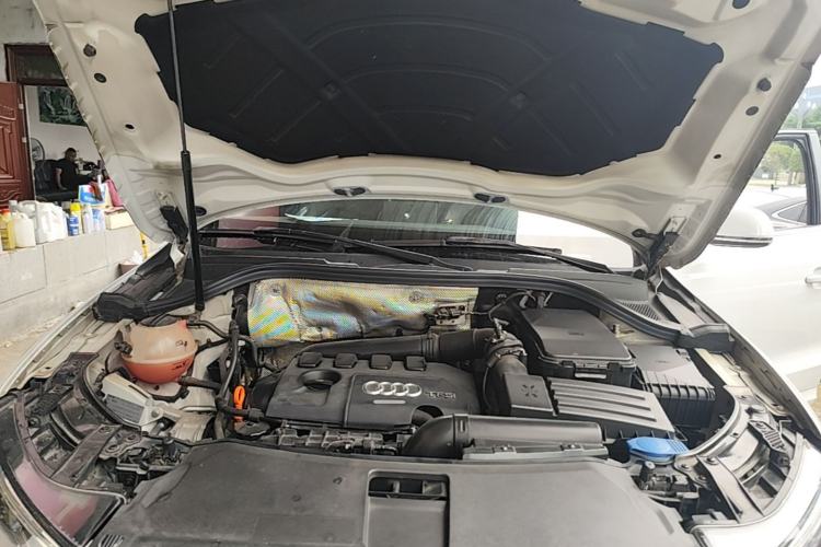 Used Audi Q3 2015 35 TFSI Comfort Model Engine Bay