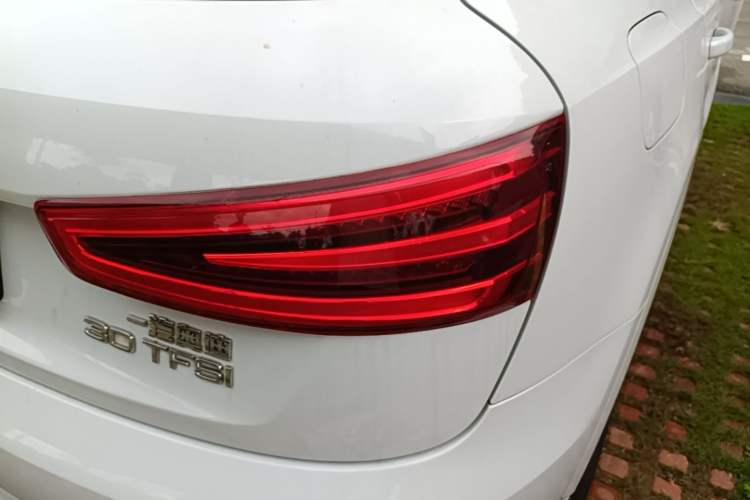 Used Audi Q3 2015 30 TFSI Comfort Model Exterior 3