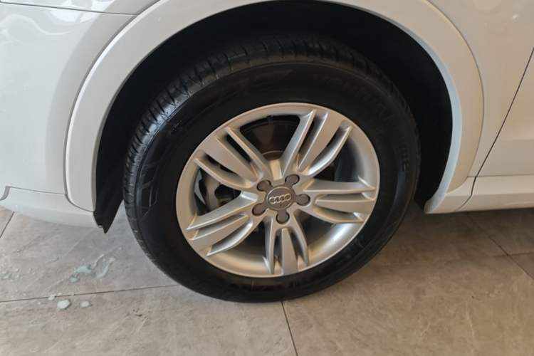 Used Audi Q3 2015 30 TFSI Comfort Model Exterior 4
