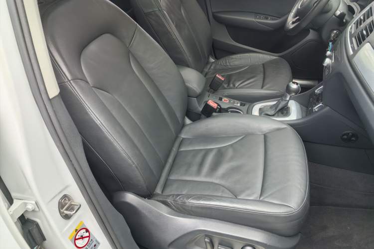 Used Audi Q3 2015 30 TFSI Comfort Model Exterior 4